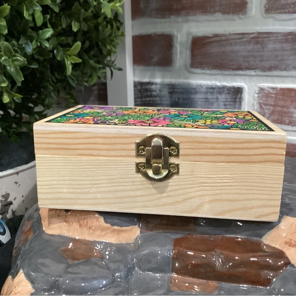 Solid Wood Keepsake / Trinket Box w/ beautifully painted or colored lid - Nice - Picture 5 of 12